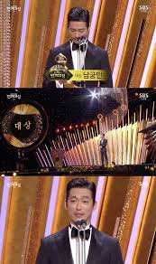 '2020 kbs 연기대상'에서 대상을 수상한 배우 천호진kbs 2tv 방송 캡처. Ca7wph8rcwxufm