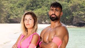 Retrouvez l'épisode 1 de la saison 4 de moundir et les apprentis aventuriers ! Moundir Et Les Apprentis Aventuriers 4 Sarah Lopez Et Jonathan Matijas S Embrassent Les Jaunes Partent Sur La Plage De La Derniere Chance Replay De L Episode 15 Melty
