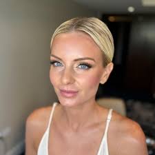 ✨ Island Goddess Alert ✨ So honored to glam my stunning destination bride  Hannah at the beautiful Royal Sonesta Hotel here in Puerto Rico! 🌴💍 She  radiated elegance with a clean, sleek