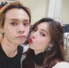 사진=현아 인스타그램현아는 14일 자신의 인스타그램을 통해 별다른 말 없이 여러 장의 사진을. í˜„ì•„ ë˜ ì‚¬ëž'ì˜ ì‹œìž'ì€ ëˆ„êµ¬ ë‚´ê°€ ë¨¼ì € ì§ì‚¬ëž'í–ˆë‹¤ í˜„ì•„ì˜ ê³ ë°± ì´íˆ¬ë°ì´