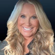 Katie Hope's Instagram, Twitter & Facebook