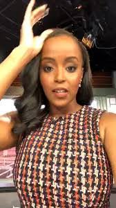 Leslie Mayes's Instagram, Twitter & Facebook