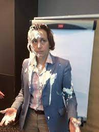 Nach dem abitur in chile kam sven von storch nach deutschland, um betriebswirtschaft zu studieren, und lebt seither in deutschland. Die Afd Im Europaischen Parlament Jan Philipp Albrecht