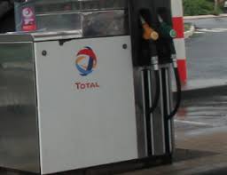 Le matin, comme les marins chinois, elle avale, à jeun, une cuillerée de « pétrole lampant » (huile de lampe). Produits Petroliers Le Gasoil Et Le Petrole Lampant Plus Chers En Octobre Le Journal De Mayotte Actualite