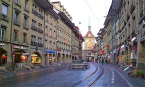 Sus edificios medievales y los alpes la. Visita A Berna La Capital Suiza Lugares Con Huella