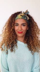 Quand Une Paresseuse S Essaye Aux Foulards Dans Les Cheveux Coiffure Avec Foulard Cheveux Cheveux Enroules