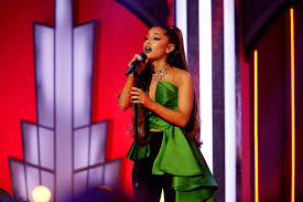 Оплата обучения в рук картой, без комиссии. Ariana Grande S Beauty Evolution Her Best Hair And Makeup Looks Teen Vogue