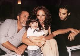 A Timeline Of Gloria Emilio Estefan S Inspiring Relationship Celebrity Siblings Gloria American Singers