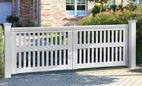 Englisches Holztor Brixham Das Besondere Gartentor Aus Lackiertem Hartholz Holztor Tore Auffahrt Gartentore