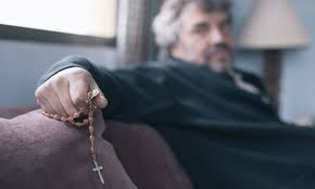 Tijdens de militaire coup die pinochet de leider maakte van chili stapelen de lichamen zich op. Dark Side Of Chile The Director Who Went On The Trail Of Paedophile Priests Drama Films The Guardian