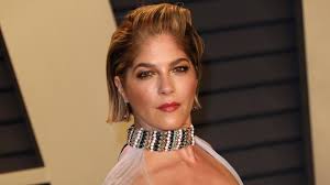 Sie hat sich ihre haare wasserstoffblond färben lassen. Selma Blair Sie Trauert Um Ihre Mutter Gala De