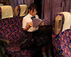 JK痴漢】夜行バスで女子高生が1人で居ると…いやらしい男が近寄って来て声が出せない状態をいい事に