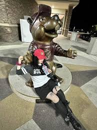 Has vtuber CottontailVA done a face reveal?