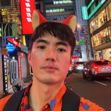 大律師比較有可能XD