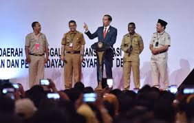 Berdasarkan peraturan menteri tenaga kerja. Jokowi Naikkan Gaji Perangkat Desa Ini Reaksi Kades Di Kab Tangerang
