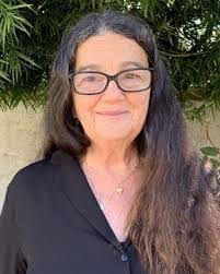 Julia Dowling's Instagram, Twitter & Facebook