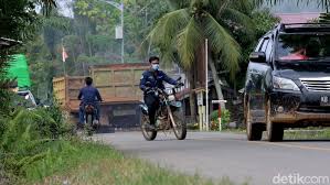 Soal ini merupakan penerapan pertidaksamaan nilai mutlak. Potret Perjuangan Mantri Bri Di Batas Negeri