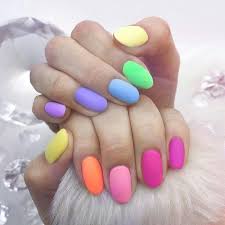 Não que ela vá fazer seu rendimento cair, mas seus colegas de trabalho podem olhar torto. Unhas Coloridas Em Tons Pasteis Amando Essa Tendencia Unhas Coloridas Unhas Bonitas Unhas