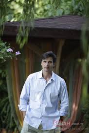 Rol yeteneği magma düzeyinde olan bi abi. Oyuncu Mehmet Akif Alakurt Un Turk Bayragina Hakaret Iceren Paylasimina Sorusturma