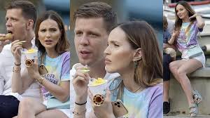 Liam po spotkaniu eliminacji do me 2020 pojawił się na murawie pge narodowego i zrobił prawdziwe show. Marina Luczenko Grimaces And Eats An Italian Ice Cream Accompanied By Wojtek And Liam Photos