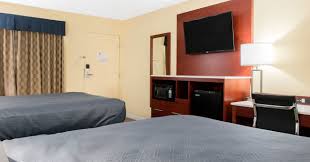 2.4 miles best western plus hershey hotel 1800 east chocolate avenue, hershey, pa 17033 2.4 miles from hershey park. Rooms Hersheyscape Inn