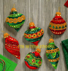 Bucilla Glitzy Ornaments 6 Pce Felt Christmas Ornament Kit 86725 Jeweled 2017 Felt Christmas Ornaments Felt Ornaments Felt Christmas