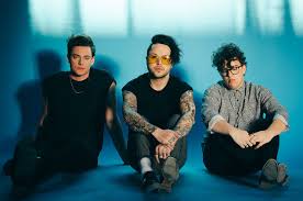 Lovelytheband Leaps To No 1 On Alternative Songs Chart With