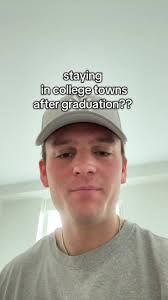 Should You Stay in Your College Town After Graduation?