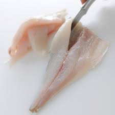 Come spellare e sfilettare rombo, sogliola, platessa e altri pesci piatti. Come Scegliere Pulire Sfilettare E Cucinare L Orata Sale Pepe