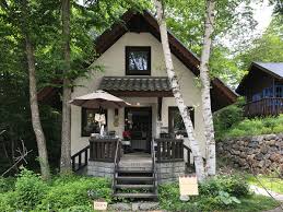 萌木の村 ウォルナットグローブ – 八ヶ岳をガイドする ハチ旅