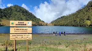 Hari ini, gunung semeru mengeluarkan guguran awan panas sejauh 2,5 km ke arah tenggara. Hari Pertama Pendakian Gunung Semeru 16 Orang Setelah Itu Penuh Travel Tempo Co