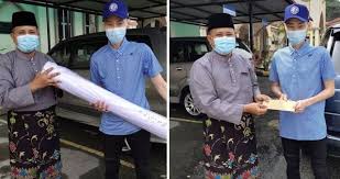 Lǐ zōng wěi, lahir pada 21 oktober 1982) ialah seorang pemain badminton profesional malaysia. Beri Sumbangan Pada 3 Buah Masjid Jadi Isu Lee Chong Wei Terkejut Ramai Hubungi Beliau Fashion Academic Dress