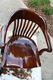 How To Refinish Wood Chairs The Easy Way Designertrapped Com Furniture Repair Furniture Fix Wood Chair