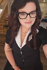 Can someone make any of these business card appropriate. Bonus points if  you can make it real estatey 😂 I am just to lazy to do a photo shoot right  now