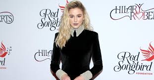 Jun 09, 2020 · in january 2019, chloe lukasiak posted a video to her youtube channel titled 10 dance moms secrets. in the video, she shared some insight about her exit from the hit lifetime show. Where Is Chloe Lukasiak From Dance Moms Now She S College Bound