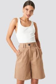 The length of these women's bermuda shorts falls just above the knee, accompanied by longer inseams deliver extra comfort. Na Kd Classic Wide Bermuda Shorts Brown In Camel Modesens