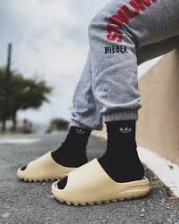 Besides good quality brands, you'll also find plenty of discounts when you shop for yeezy slides during big sales. Adidas Yeezy Slides Bone Resin Und Earth Brown Yeezy Sneakers Yeezy Outfit Schuh Fotografie