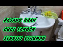 Sebenarnya pekerjaan ini sangat mudah (salah satu pekerjaan ledeng yang paling mudah. Cara Memasang Kran Wastafel Duduk Dengan Mudah Dan Cepat Youtube