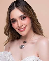 reinasfenaza Alexa Daniela Echeverria Sandoval 23 años de edad Médico  Cirujano Dentista Directora de la Fundación “Dr Sonrisas” filial Zacatecas  @alexasval Maquillaje @vzmakeupstudio Peinado @menchacaricardo Fotografía  @julioisaias_ Vestido ...