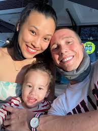 Sau hơn 1 năm xa cách, hội bạn thân của Nhã Phương và MC Hoàng Oanh hiếm  hoi hội ngộ cùng nhau