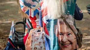 Sombre silence for Queen Elizabeth's lying in state