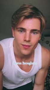 Devon Benton's Instagram, Twitter & Facebook