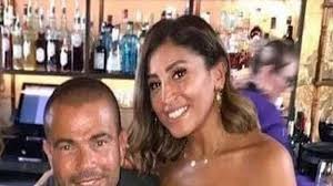 عمرو دياب دينا الشربيني وعمرو يوسف من كواليس عشم إبليس الصورة التي جمعت عمرو دياب بخمس فتيات تتوسطهنّ فتاة ترتدي فستانًا باللون. Ù‡Ù„ Ø¯ÙŠÙ†Ø§ Ø§Ù„Ø´Ø±Ø¨ÙŠÙ†ÙŠ Ø­Ø§Ù…Ù„ Ù…Ù† Ø¹Ù…Ø±Ùˆ Ø¯ÙŠØ§Ø¨