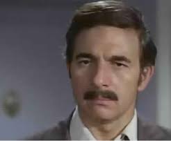 حتى أنه احتكر الأدوار الدينية في مسلسلات رمضان خلال فترة من الفترات التي. ØªØ¹Ø±Ù Ø¹Ù„Ù‰ Ù‚ØµØ© ÙˆÙØ§Ø© Ù†Ø¬Ù„ Ø±Ø´ÙˆØ§Ù† ØªÙˆÙÙŠÙ‚ Ø§Ù„ÙˆØ­ÙŠØ¯ ÙˆØ¥ØµØ±Ø§Ø±Ù‡ Ø¹Ù„Ù‰ Ø§Ù„Ø­Ø¬ Ù‚Ø¨Ù„ ÙˆÙØ§ØªÙ‡ Ø¨Ø£ÙŠØ§Ù… Ù‚ØµØ© Ù…Ø¤Ø«Ø±Ø© ÙÙŠØ¯ÙŠÙˆ