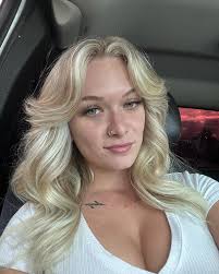 Avery (@officialaverymeeks) · Instagram 照片和视频