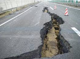 Fukushima prefectural office at time of earthquake occurrence.the japanese text is followed by an english translation.福島県庁内で、地震発生の瞬間を捉えた映像。震度5強。揺れが始まり、本庁舎の室. æ±æ—¥æœ¬å¤§éœ‡ç½ã®ç½å®³å¿œæ€¥å¯¾ç­–ã«å¿…è¦ãªè»Šä¸¡ã®é€šè¡Œç¢ºä¿ã®ãŸã‚ã«è¬›ã˜ãŸæŽªç½®