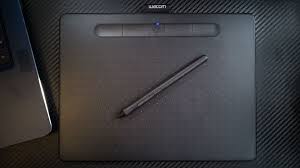 Recessed cable tracks on the back of the tablet allow the cable to exit the top or left of the tablet. Diyp Reviews The Wacom Intuos The Ultimate Editing Travel Companion For Photographers Diy Photography