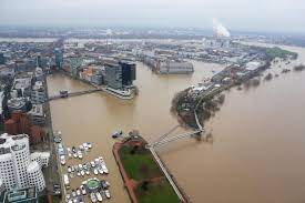 Its foundation was in 1971. Dusseldorf Hochwasser Report Schiffer Henk Hangt Im Dusseldorfer Hafen Fest Express De