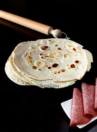 La piadina senza strutto fatta in casa è leggerissima e adatta anche a chi segue un'alimentazione vegana. Piadina Fatta In Casa Ilaria Zizza