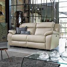 La nuova collezione poltronesofà propone una vasta scelta di divani, in tessuto o in pelle, che arredano con stile ed eleganza ambienti moderni e tradizionali. Poltronesofa Prezzi 2018 I Modelli Del Nuovo Catalogo Design Mag